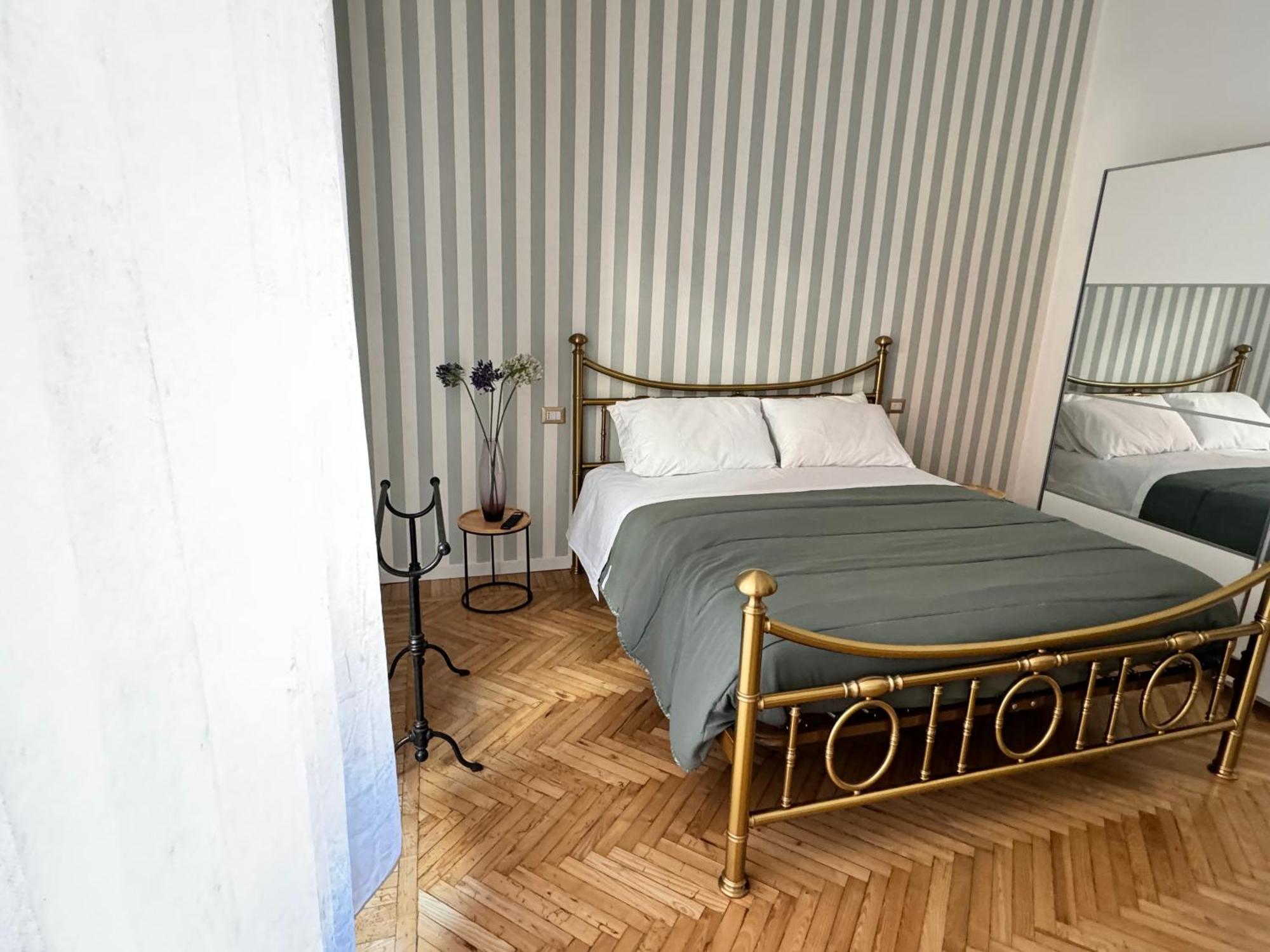 Suite Boutique Moscova Milán Exterior foto
